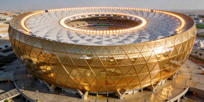 卢赛尔体育场外观 - 2022年世界杯决赛场馆，金色碗状现代建筑